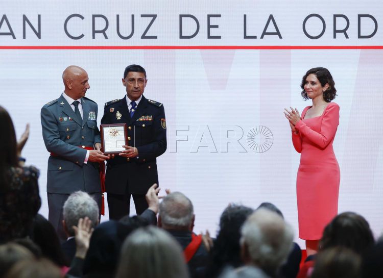 reconocimiento medalla madrid guardia civil policia nacional 750x545 1 Reconocimiento a la Guardia Civil y la Policía Nacional de Melilla y Ceuta