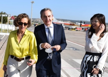 zp aeropuerto El ex presidente Zapatero ya está en Melilla