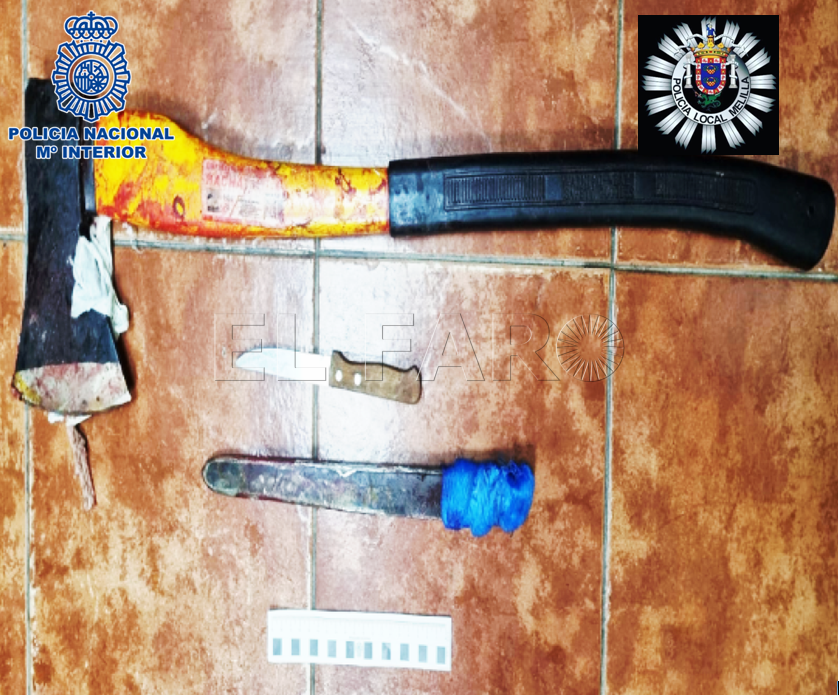 Armas blancas aprehendidas Dos hermanos, detenidos en Melilla tras agredirse mutuamente con un hacha y cuchillos