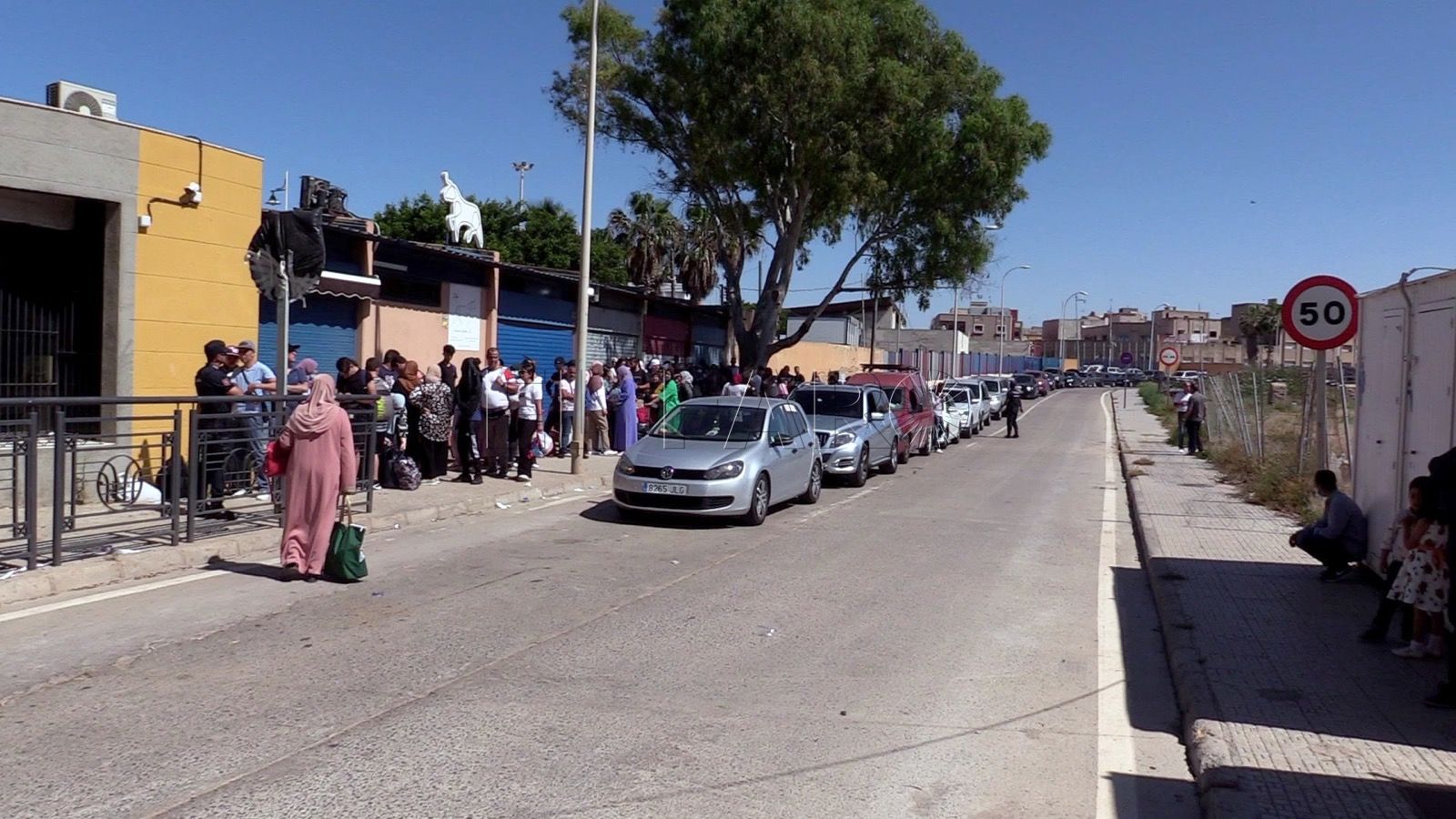 COLAS 2 Trabajadores marroquíes de Melilla planean pedir 100 millones de indemnización