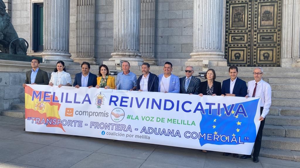 Coalicion por Melilla y Compromis CpM protesta frente al Congreso: 'Melilla reivindicativa'