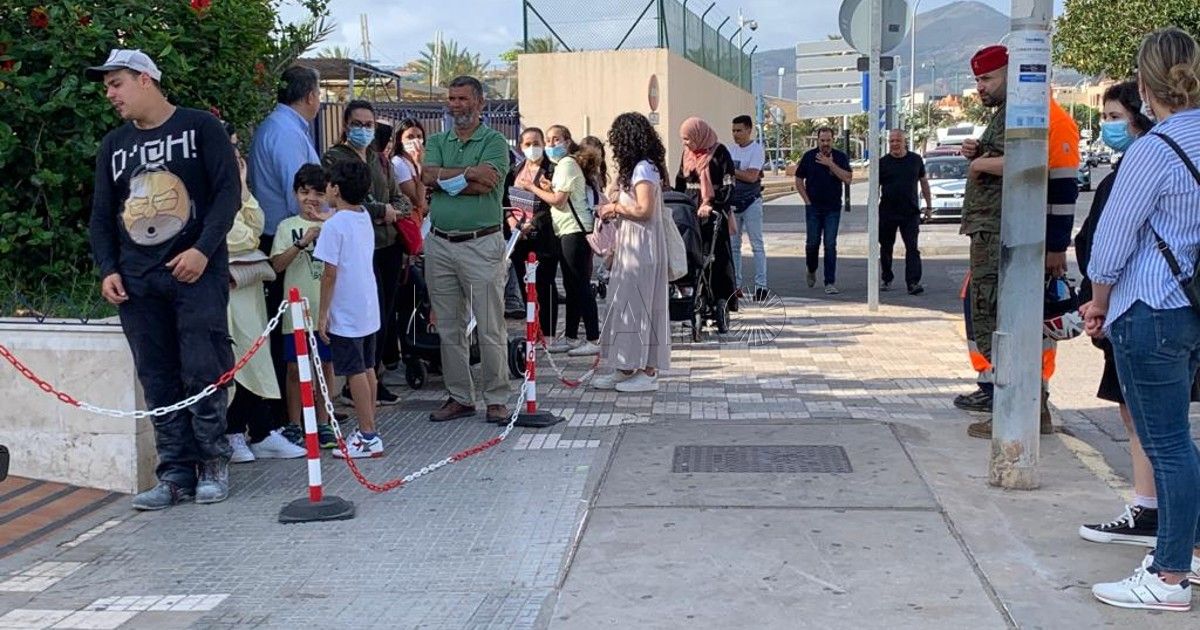 Colas para sacarse el pasaporte en Melilla La reapertura fronteriza sube un 553 % expedición de pasaportes y DNI en Melilla
