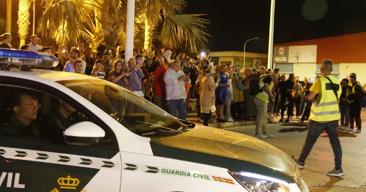 Frontera 7 Salen más personas de las que entran por la frontera a Melilla: 219 más en el último día