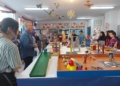 Jose Luis Ibanez es el responsable de organizar la exposicion El IES Rusadir expone los inventos tecnológicos del Aula de Atención Temporal