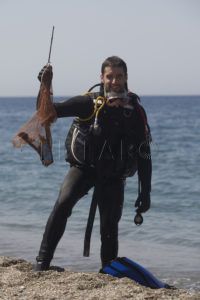 MediosLimpiezaSaobreñaGL8 Voluntarios recogerán residuos en el mar en las playas de Horcas Coloradas y Aguadú