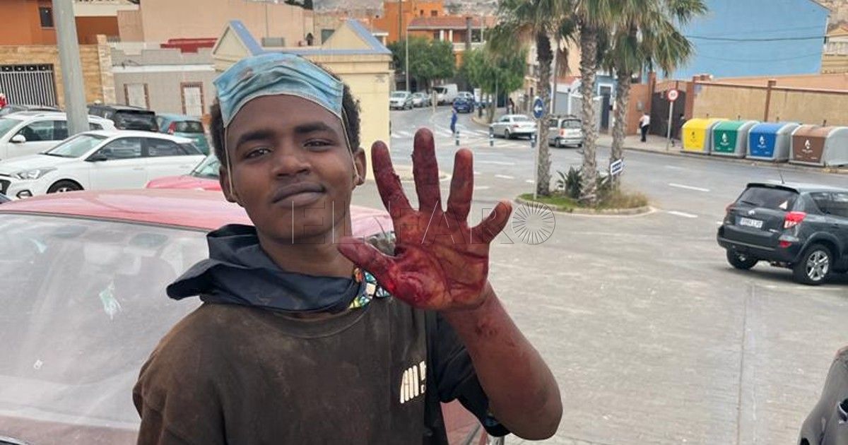 Migrante tras saltar la valla La fiscal de Extranjería pide que se garantice que los refugiados puedan pedir asilo en sus países de origen