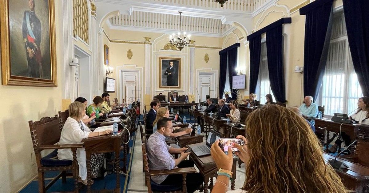 El Gobierno de Melilla 'sale vivo' del pleno de control