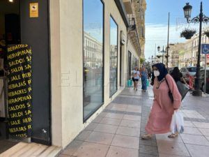 WhatsApp Image 2022 06 23 at 11.15.51 AM Primer día de rebajas atípico en Melilla