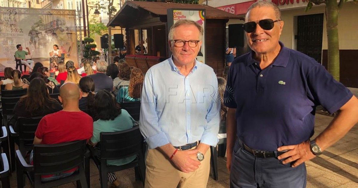 El doctor Lachkar (derecha) junto a De Castro.