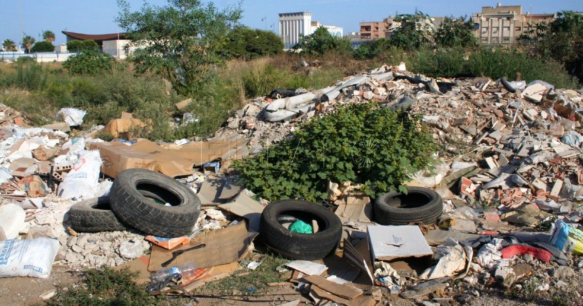 basura Melilla en Verde critica la proliferación de vertederos en las afueras del casco urbano
