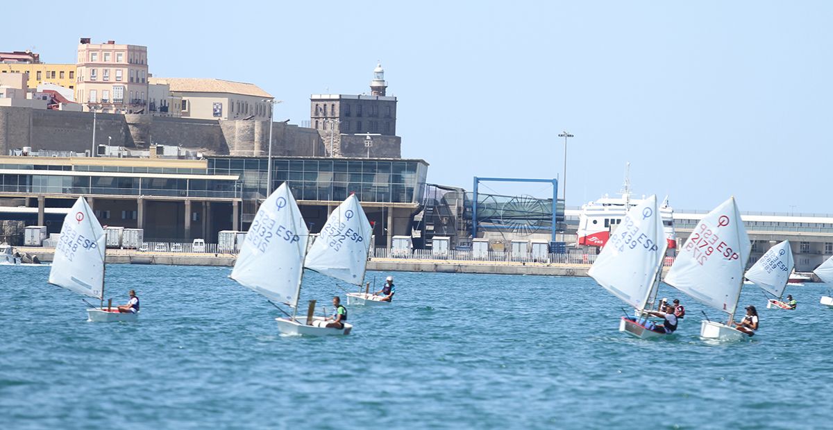 buenaaaaaaa El Club Marítimo organiza la cita más antigua de la vela melillense