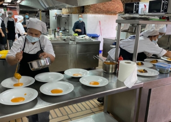 eschost2 El restaurante de la Escuela de Hostelería cosecha un año más de éxito