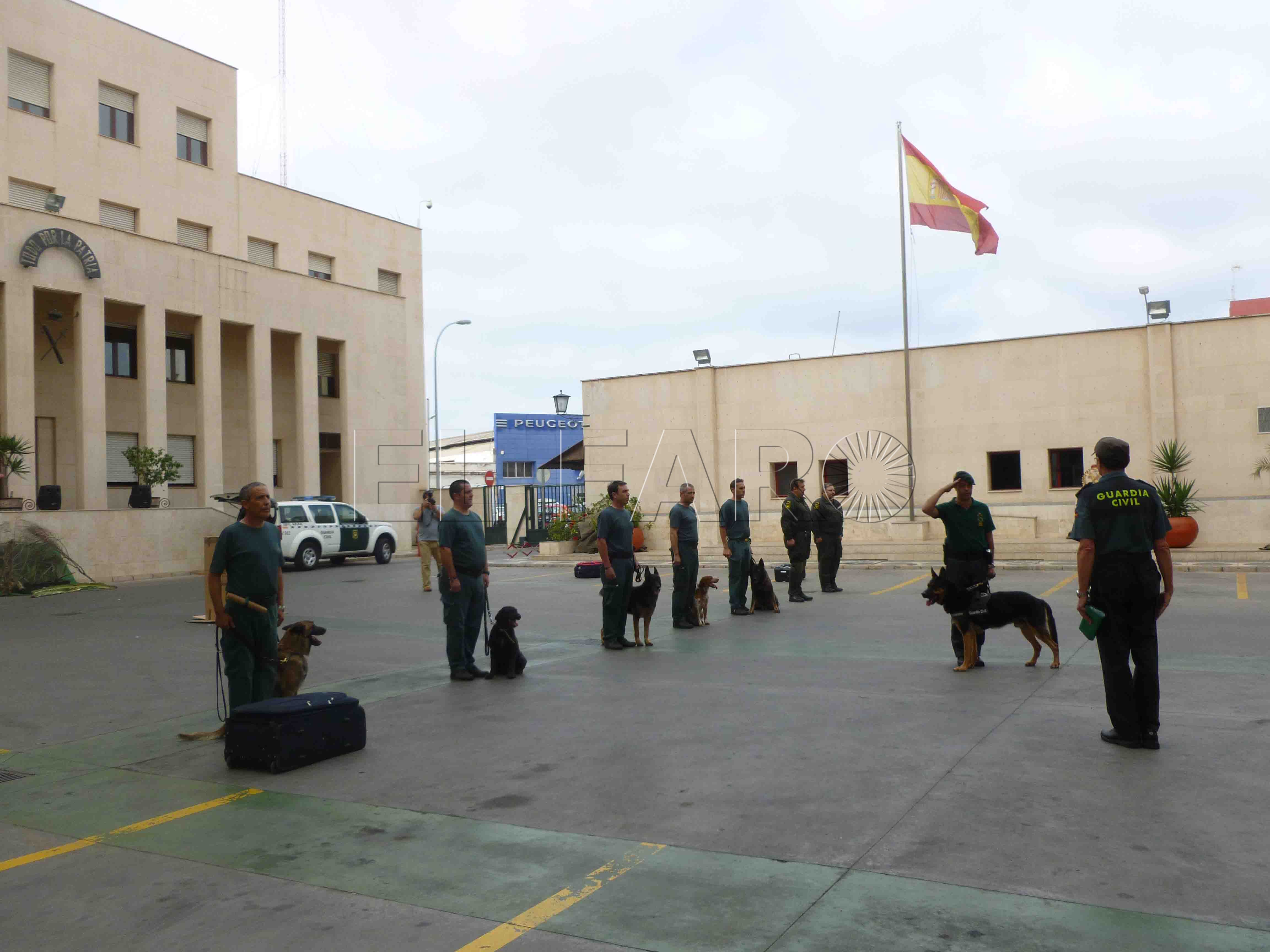 perros GC El Defensor de Pueblo se interesa por las comisiones de servicio de la Guardia Civil