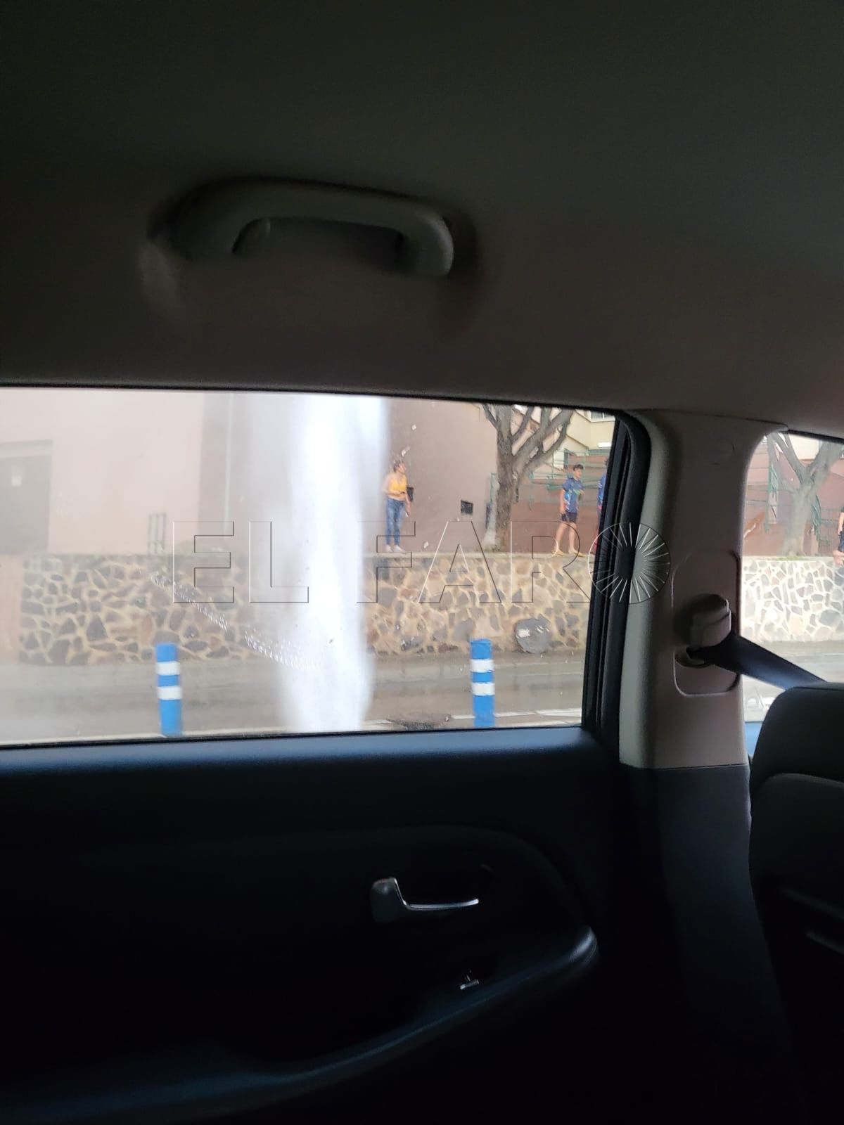 tubería 2 Una tubería en Alfonso XIII se rompe y litros de agua salen expulsados