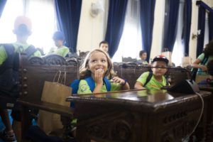 5 De Castro, con los niños de los Campamentos de Verano de “Inserción”