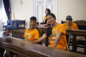 7 De Castro, con los niños de los Campamentos de Verano de “Inserción”