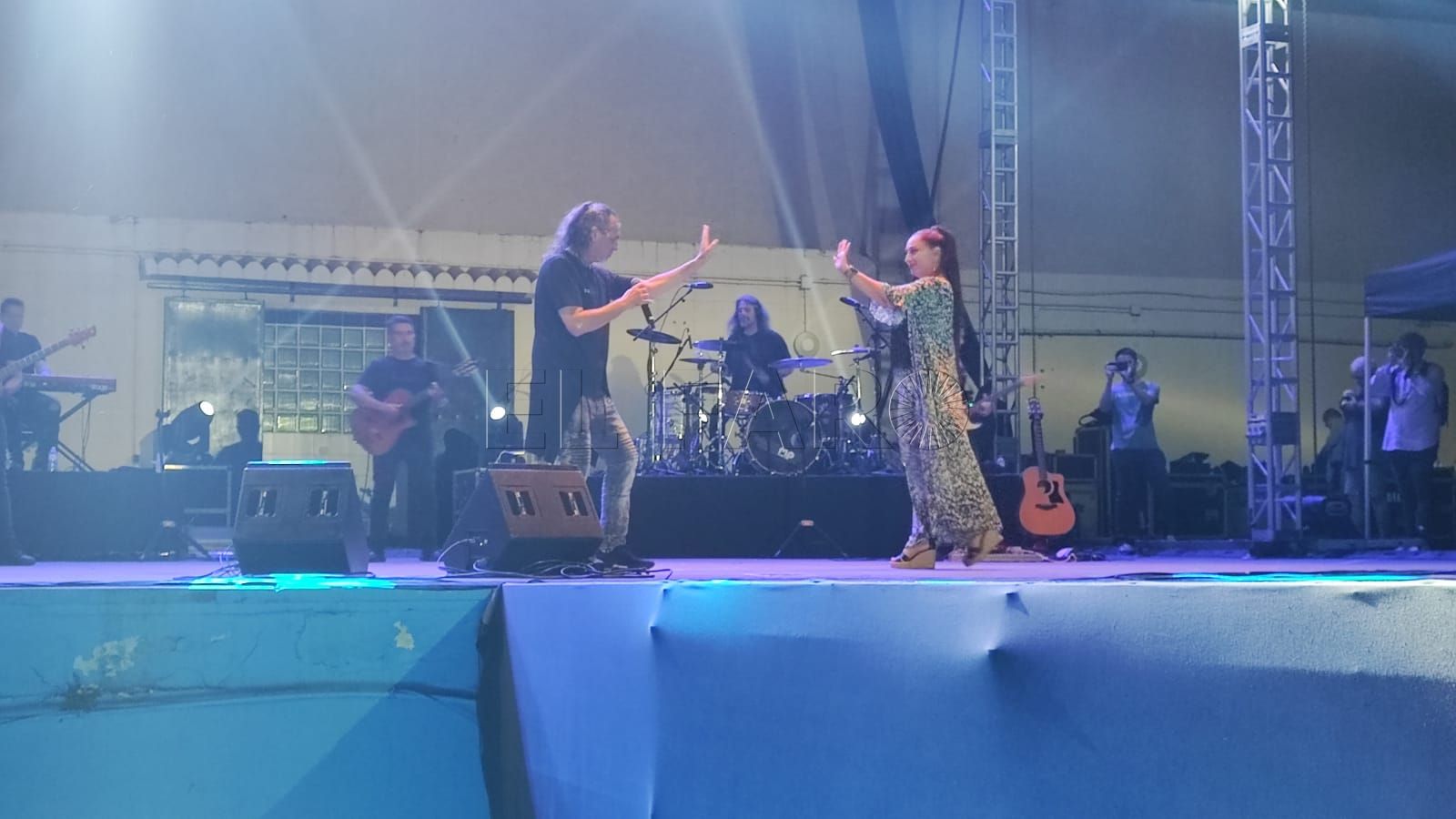 CAMELA Camela hace vibrar, saltar y cantar a los melillenses en el Carvajal