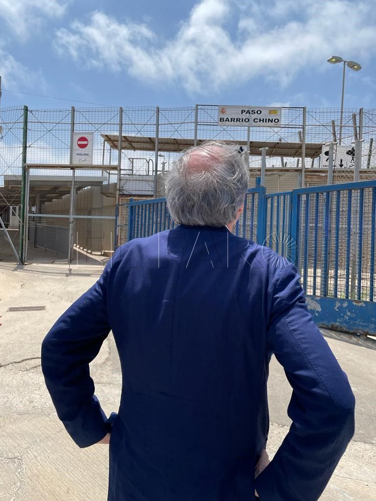 El Defensor en la valla Melilla Marruecos2 Melilla, escenario de la precampaña electoral