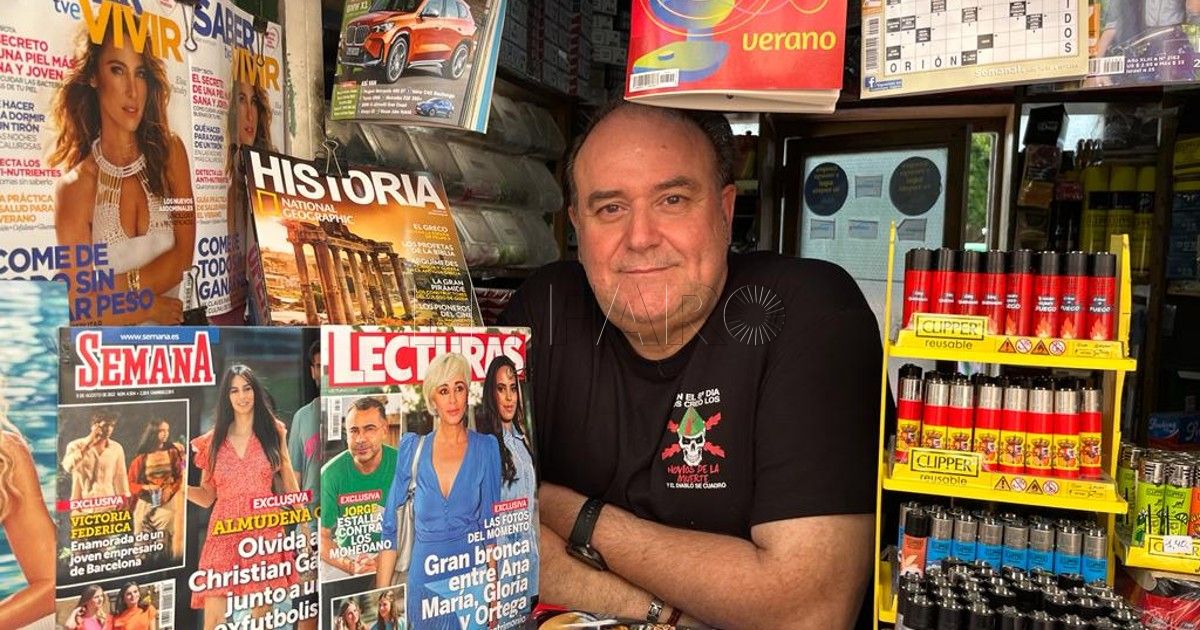 Kiosquero de la Plaza de España "Por aquí he visto pasar generaciones de melillenses, desde abuelos hasta nietos"
