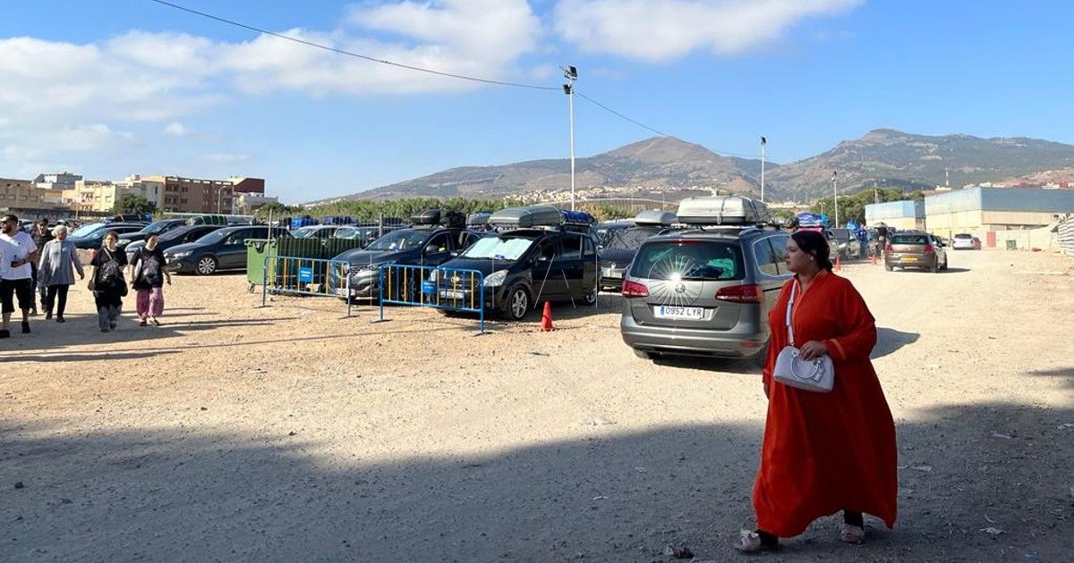 Vehículos de la OPE en Melilla Marruecos inicia este lunes la Operación Paso del Estrecho