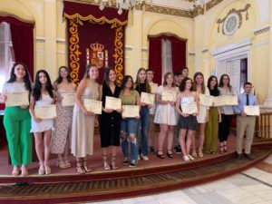 WhatsApp Image 2022 07 01 at 2.11.27 PM 2 Las mejores calificaciones académicas de Melilla reciben su premio en el Salón Dorado de la Asamblea