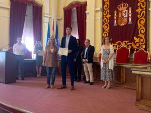 WhatsApp Image 2022 07 01 at 2.14.41 PM 3 Las mejores calificaciones académicas de Melilla reciben su premio en el Salón Dorado de la Asamblea