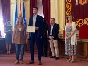 WhatsApp Image 2022 07 01 at 2.14.41 PM 4 Las mejores calificaciones académicas de Melilla reciben su premio en el Salón Dorado de la Asamblea