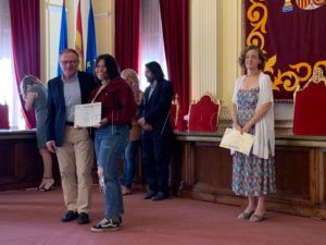 WhatsApp Image 2022 07 01 at 2.14.41 PM 5 Las mejores calificaciones académicas de Melilla reciben su premio en el Salón Dorado de la Asamblea