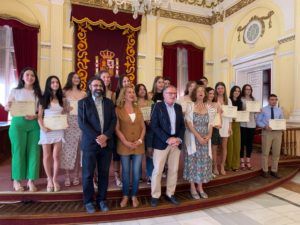 WhatsApp Image 2022 07 01 at 2.14.43 PM 2 Las mejores calificaciones académicas de Melilla reciben su premio en el Salón Dorado de la Asamblea