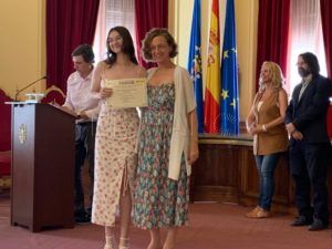 WhatsApp Image 2022 07 01 at 2.14.43 PM Las mejores calificaciones académicas de Melilla reciben su premio en el Salón Dorado de la Asamblea