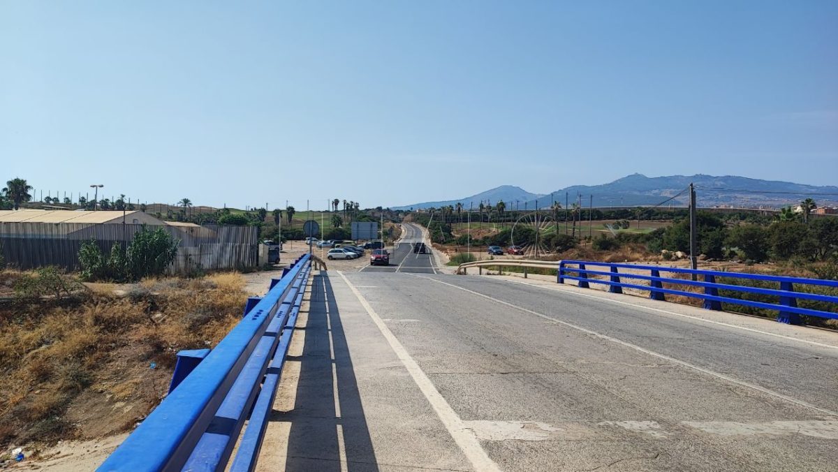 Nader asegura tener miedo cada vez que sale del CETI y ve al fondo Marruecos, que está a unos pocos metros.