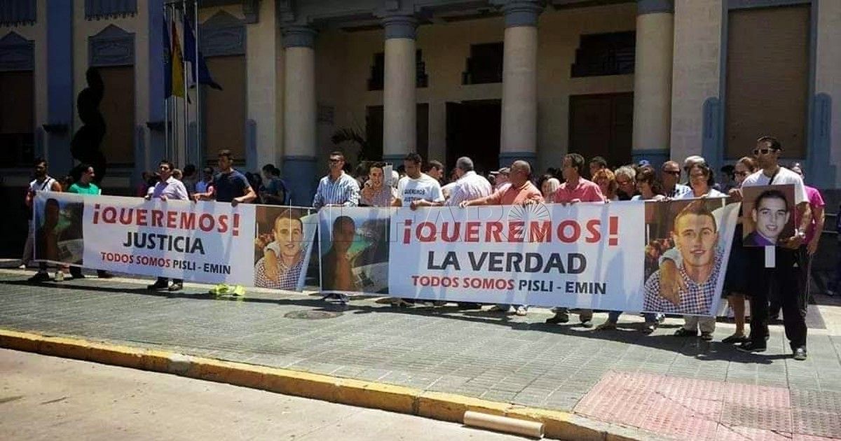 Concentración frente al Ayuntamiento de Melilla.