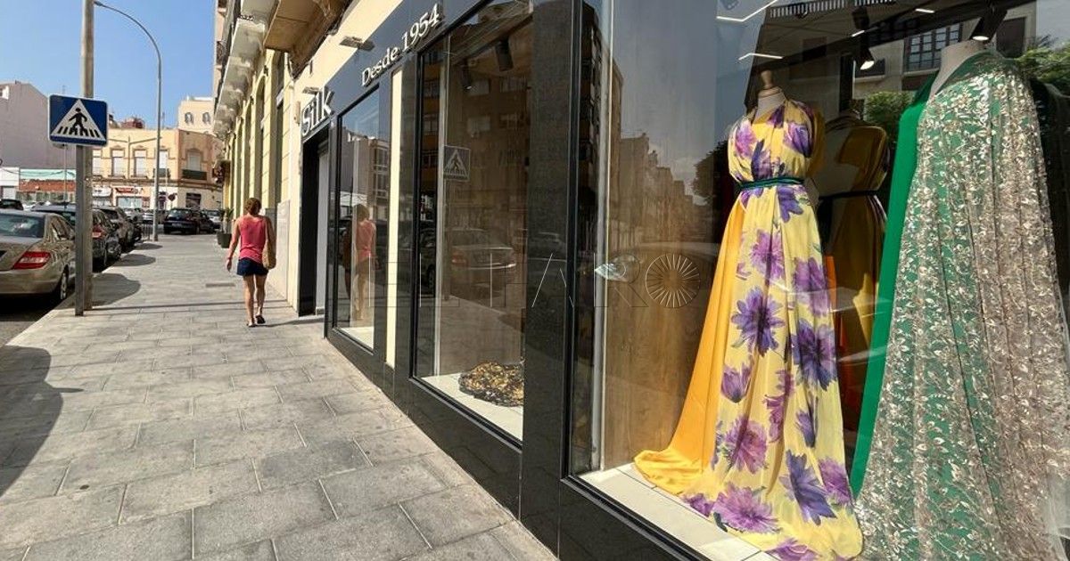 Los precios del vestido y del calzado bajan menos que el año pasado.