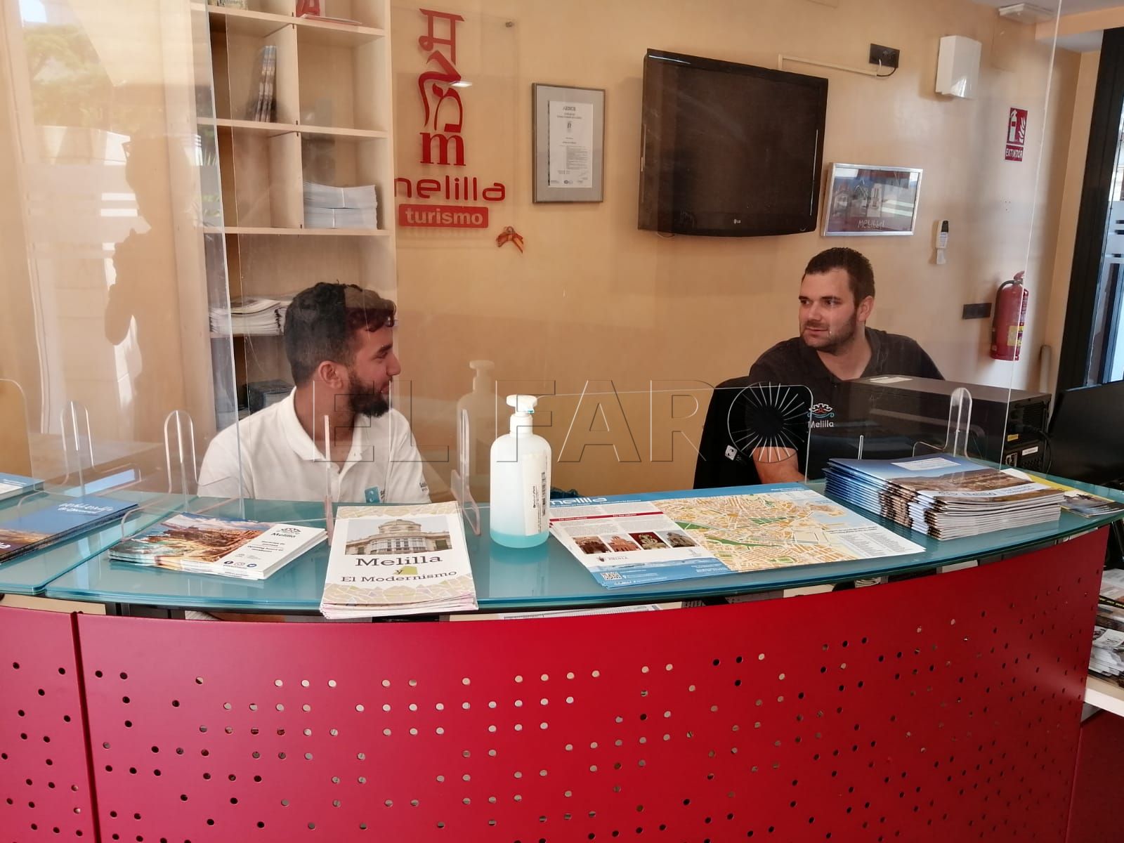 oficina de turismo por dentro Melilla La Vieja y el modernismo, lo más preguntado en la Oficina de Turismo