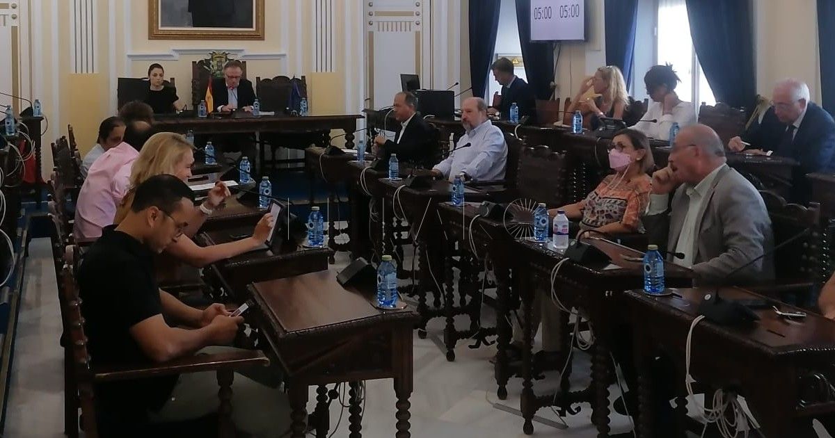 La Asamblea aprueba la concesión de la Medalla de Oro a Javier Imbroda