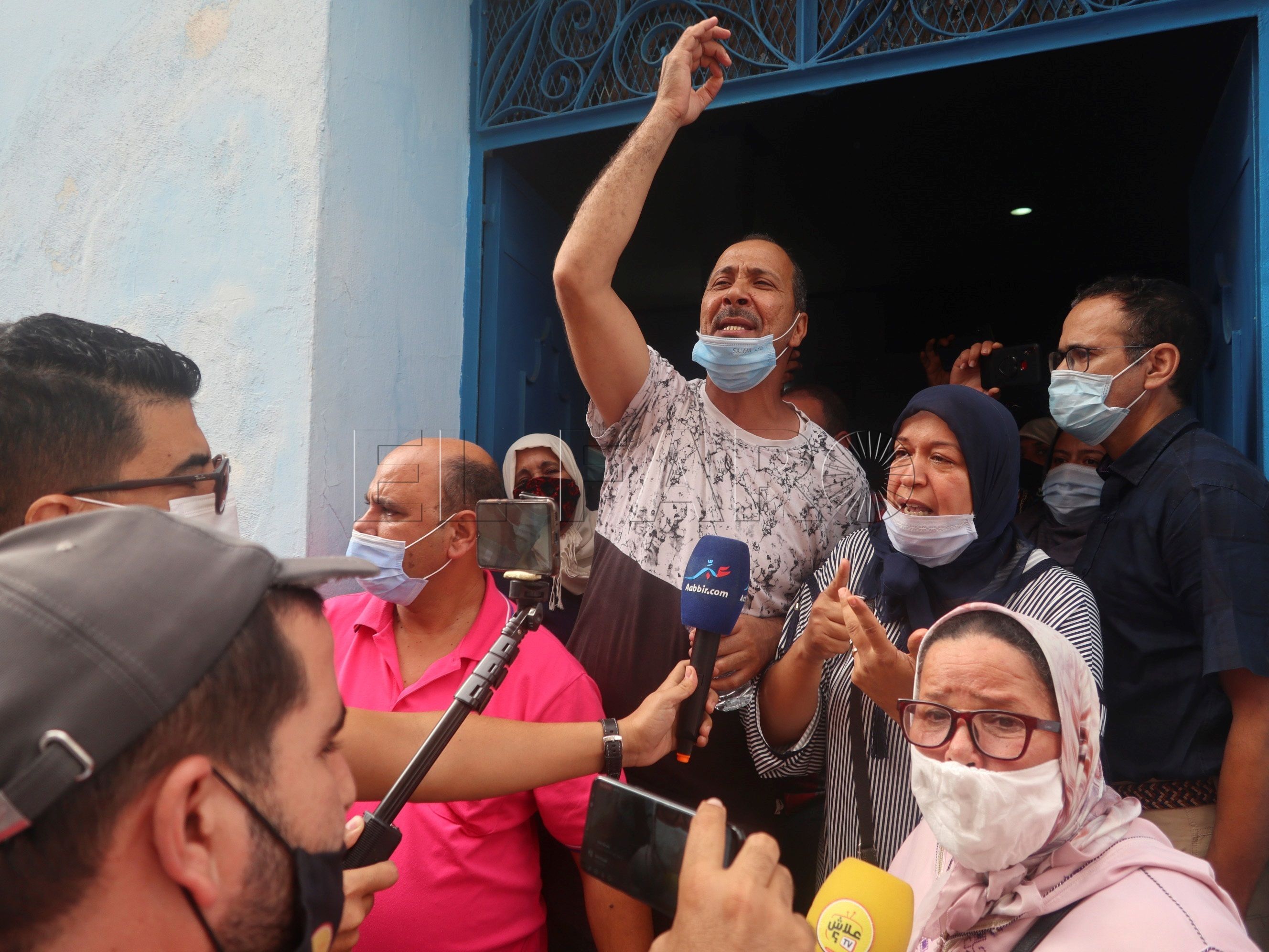 GRAF075. BENI-ENZAR (MARRUECOS), 24/09/2020.- Miles de trabajadores transfronterizos de la región de Nador, en el noreste de Marruecos, viven desde hace meses una profunda crisis por la prohibición del contrabando con la vecina Melilla y el posterior cierre drástico de la frontera terrestre, desde hace siete meses, con esa ciudad. EFE/ Mohamed Siali