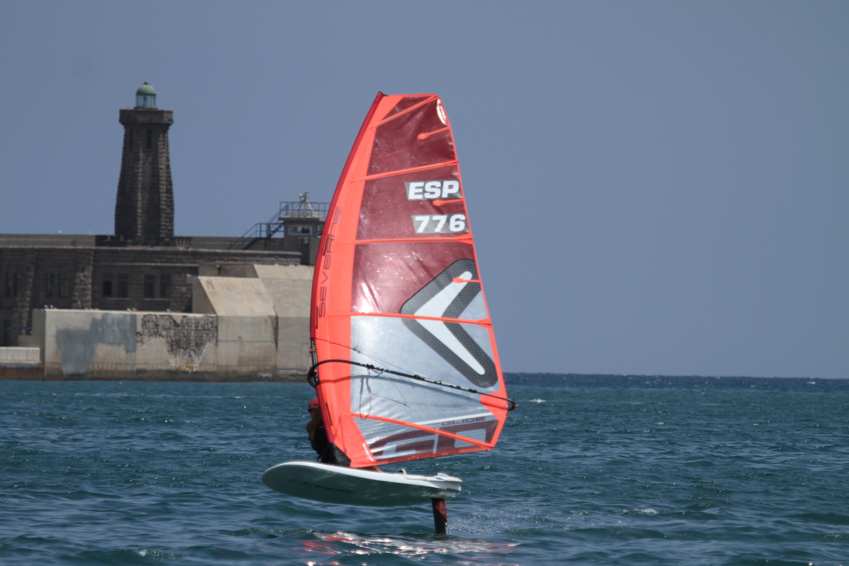 Las tablas Techno 293 e Iqfoil toman el relevo en la bahía melillense