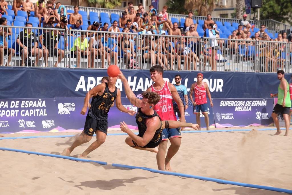 FaCLGpHX0AALeSH Intensa jornada la Supercopa de España de balonmano playa en la playa de San Lorenzo