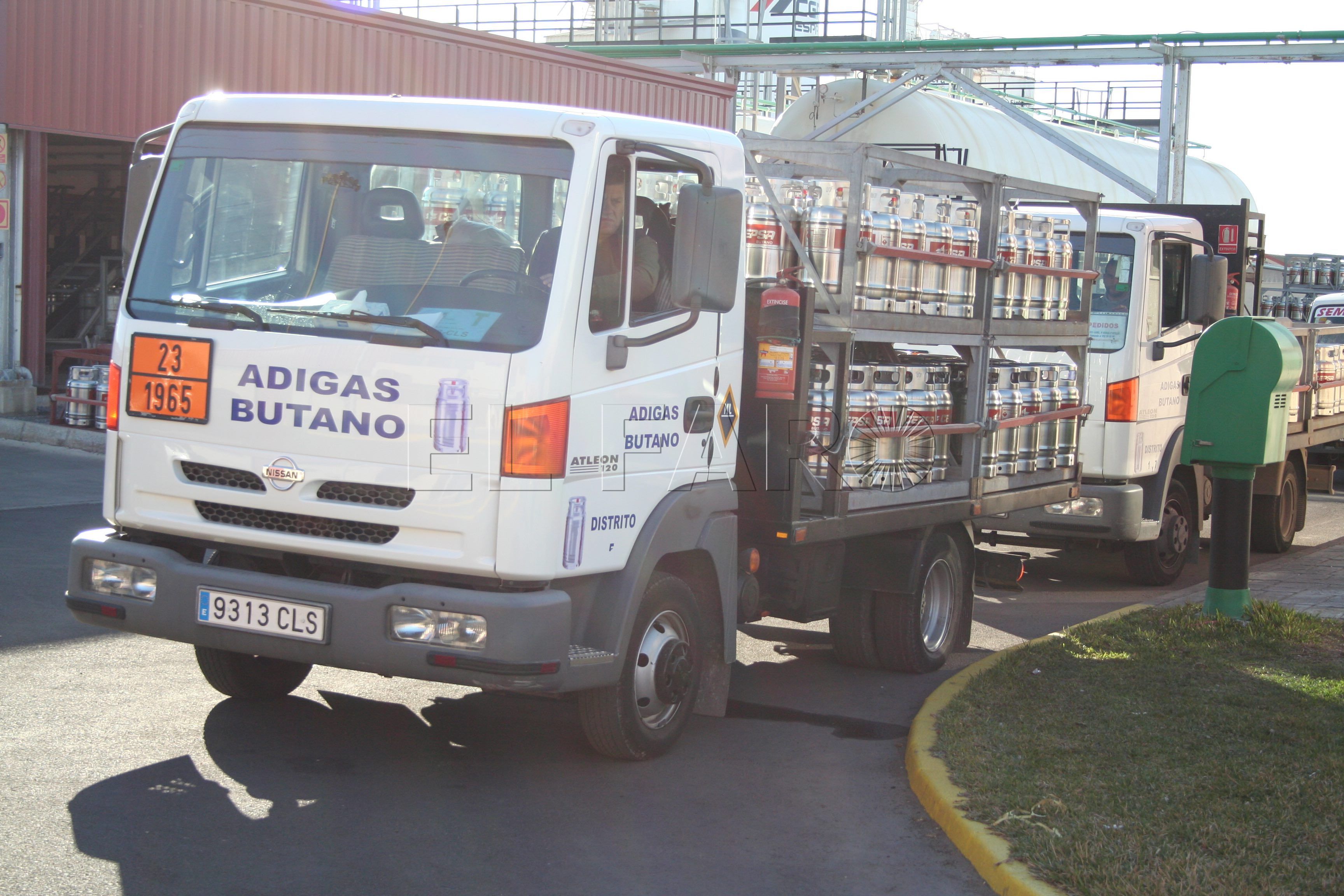 Reparto bombonas nuevas El sistema de distribución del butano, abocado al “desastre”