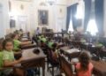 WhatsApp Image 2022 08 24 at 10.49.10 El último grupo de niños y niñas del campamento Inserción visita el Palacio de la Asamblea