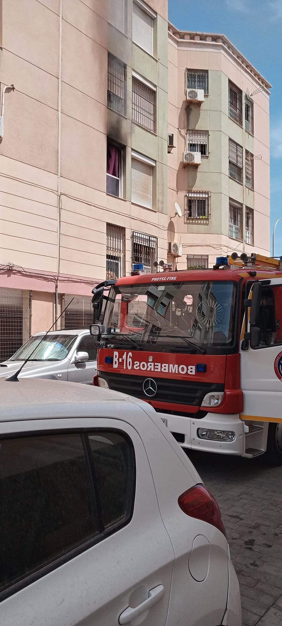 bomberos Los Bomberos sofocan un incendio en Las Palmeras