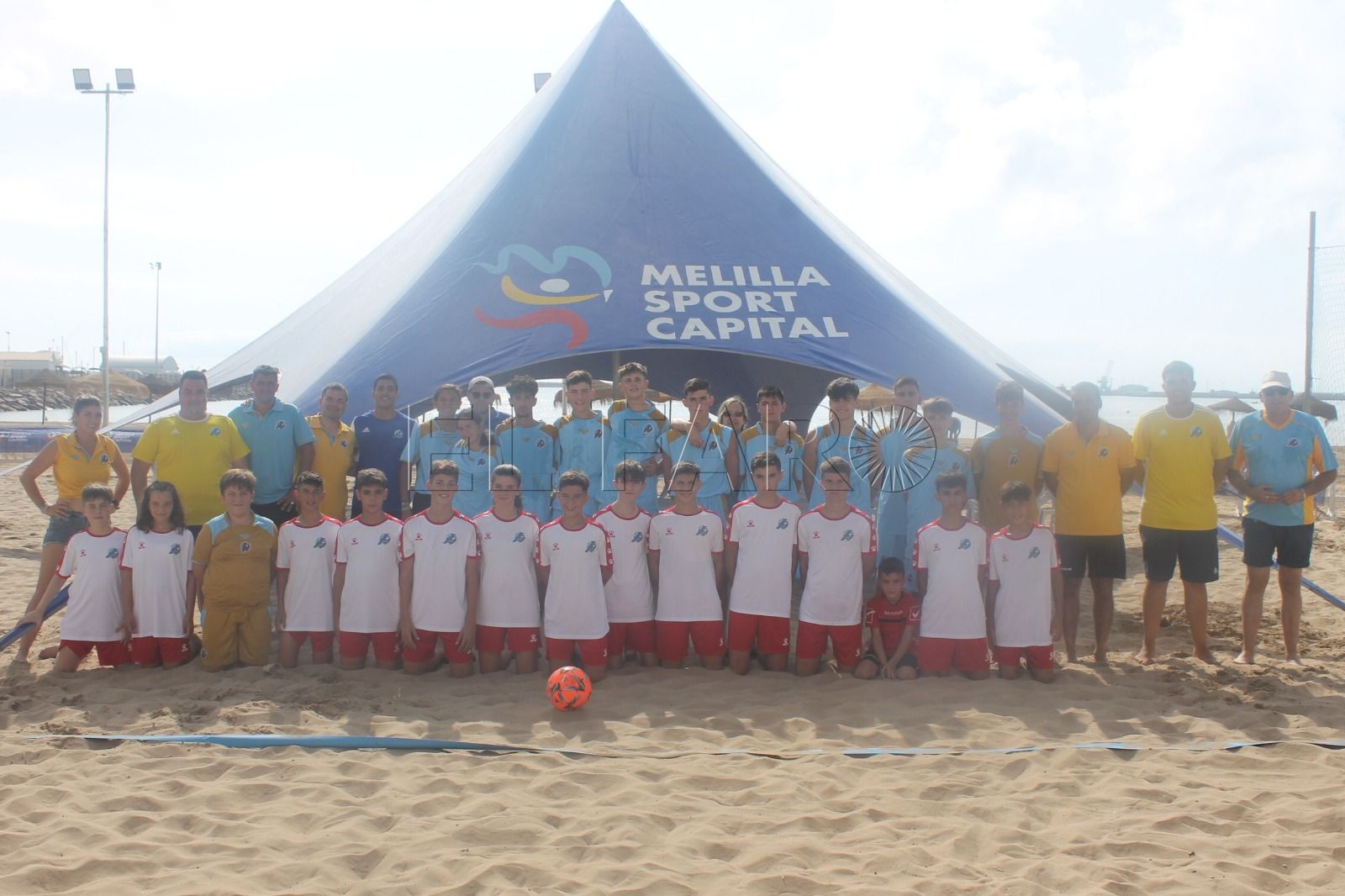 c1c8afe1 1460 421f 8ae5 97a0d92a2587 En el campus se disfruta del fútbol playa y del mar