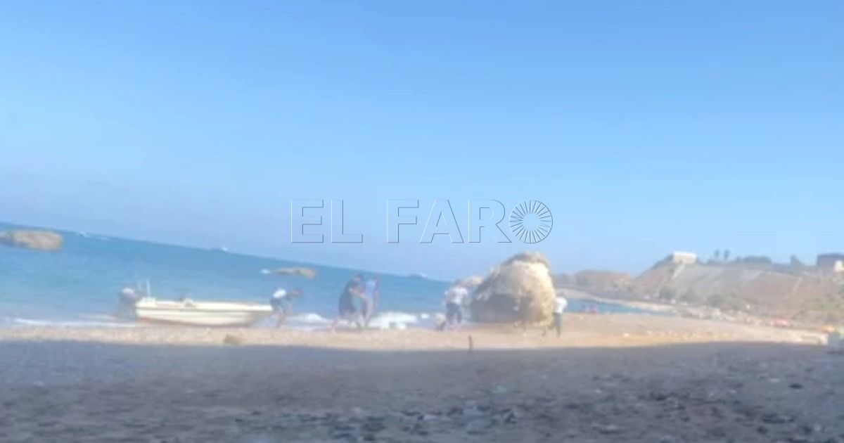 foto horcas coloradas 1 Siete inmigrantes desembarcan en Horcas Coloradas y son detenidos por la Guardia Civil
