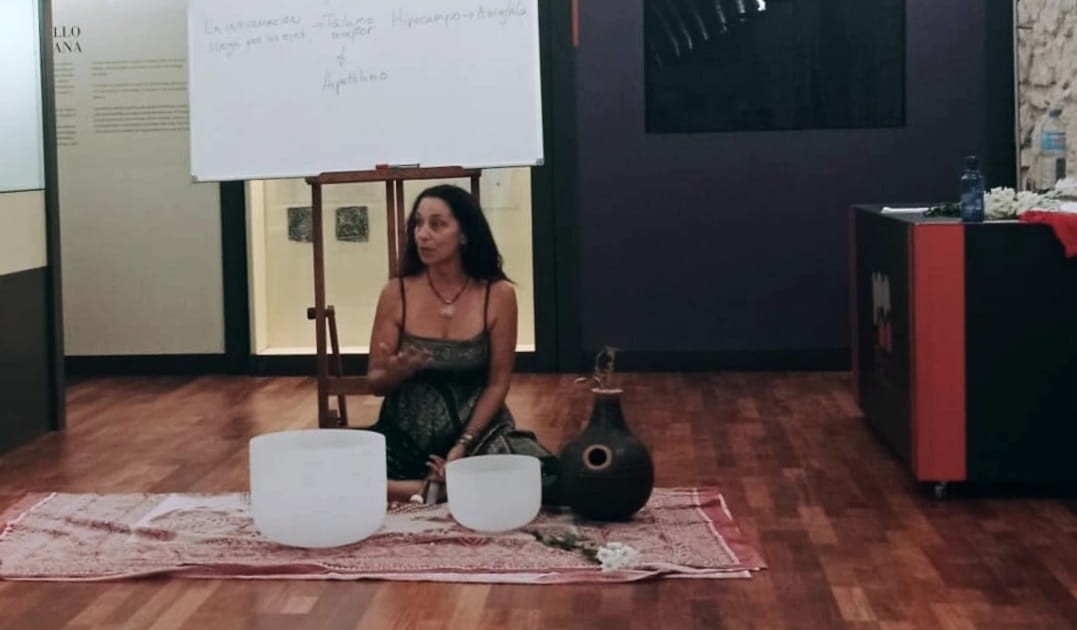 Inma Gaitán trabaja en una hipótesis sobre los inicios del Yoga, donde no había guerras ni desigualdades sociales