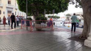 huevo quiosco información turística Retirado el quiosco de información turística de la Plaza de España