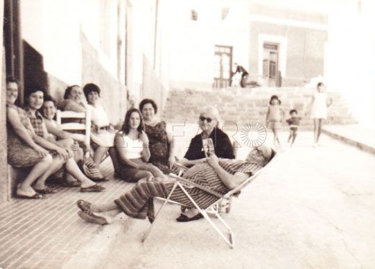 recorte web Las sentadas vecinales de antaño vuelven