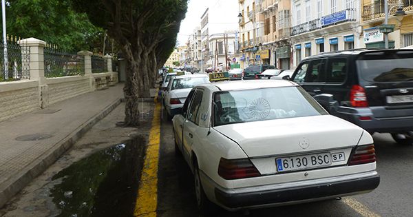 taxis recorte Los taxistas de Melilla podrán cobrar los 300 euros de ayuda del Gobierno
