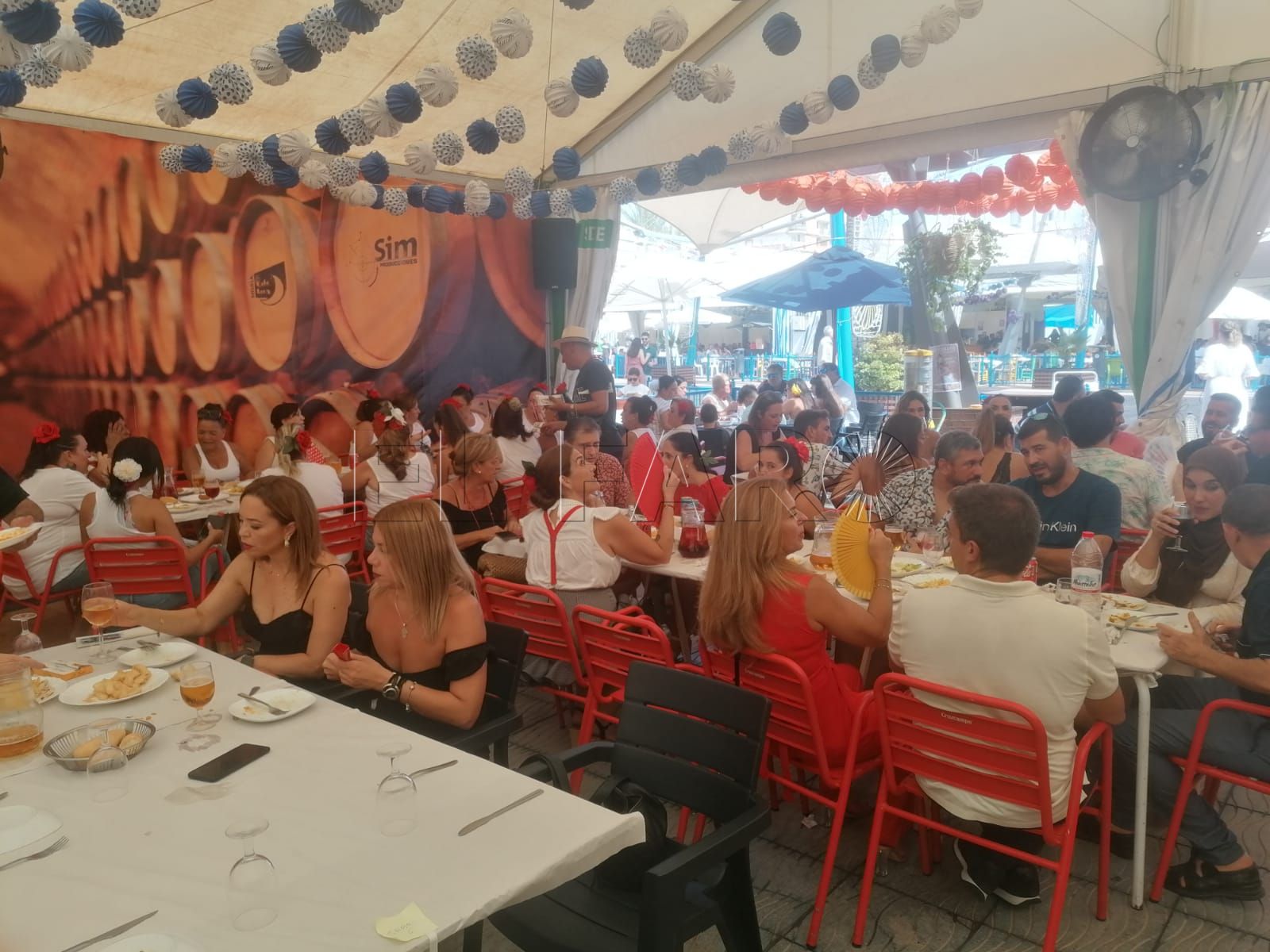 17 3 Ambiente alegre y familiar en la caseta Lunny