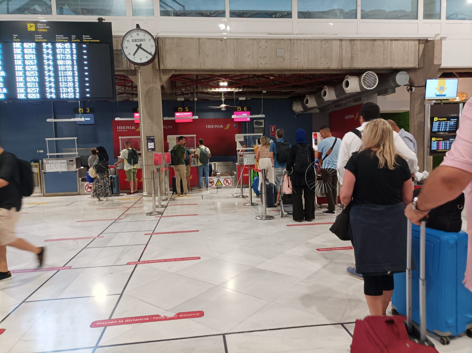 AEROPUERTO copia Las rutas aéreas Melilla Almería, Granada y Sevilla recuperan la obligación servicio público
