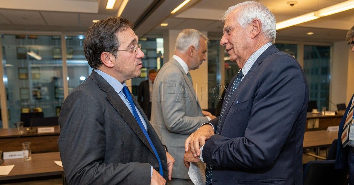José Manuel Albares junto a Josep Borrell Albares anuncia el paso de mercancías por puestos aduaneros de Melilla y Ceuta en enero de 2023